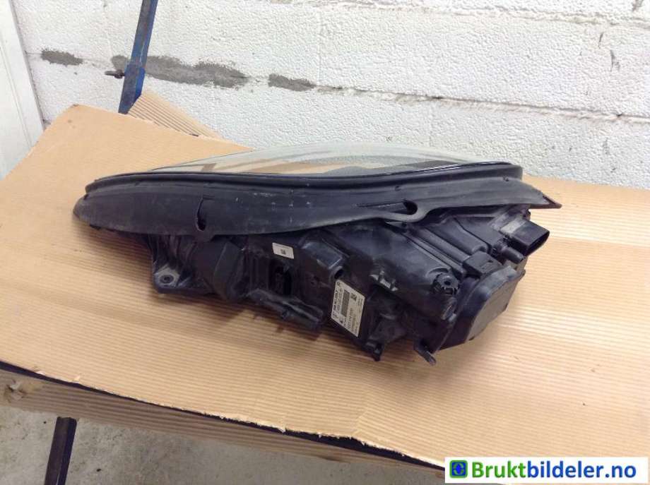 Frontlykt høyre halogen til Porsche Macan 2014-->> (95B) (95B) (PORSCHE|95B 941 006 F|1031.114.0000|95B 941 040 J)