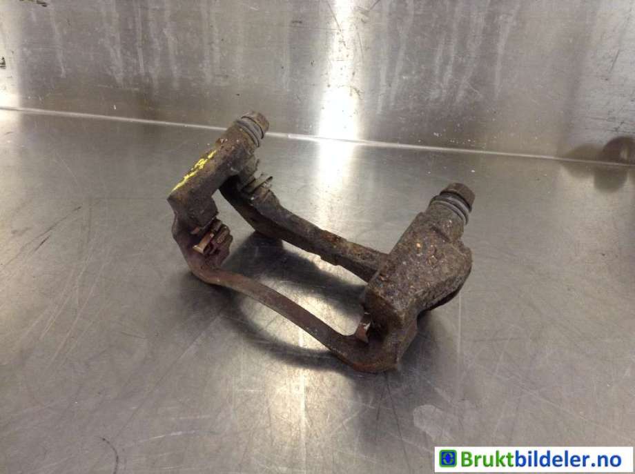 Bremsecaliper brakett til Subaru Trezia, 2011-2013  (SUBARU|4772112A10)