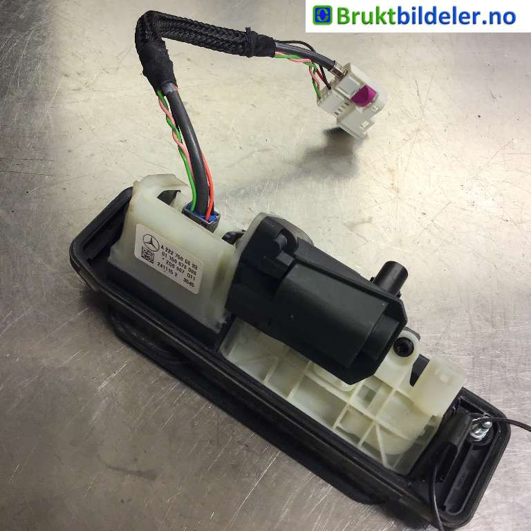 Bakluke/bakdør håndtak til Mercedes CLA 2013-2019 (C117) (C117) (MERCEDES|A 222 750 08 93|01 150 078 006|)