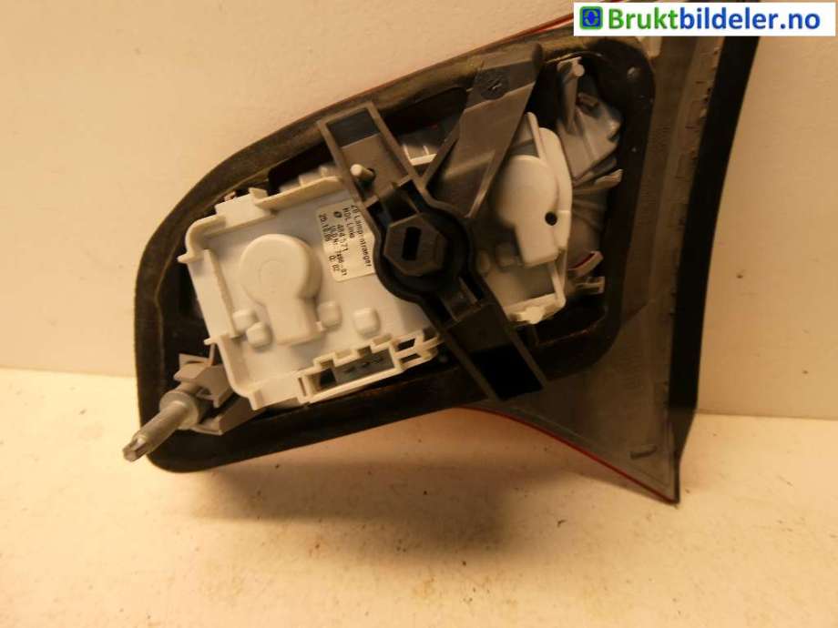 Baklykt venstre indre til Audi A4 2004-2008 (Type III) (B7) (B7) (AUDI|8E9 945 093|)