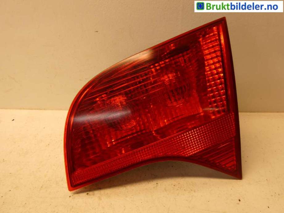 Baklykt høyre indre til Audi A4 2004-2008 (Type III) (B7) (B7) (AUDI|8E9 945 094|)