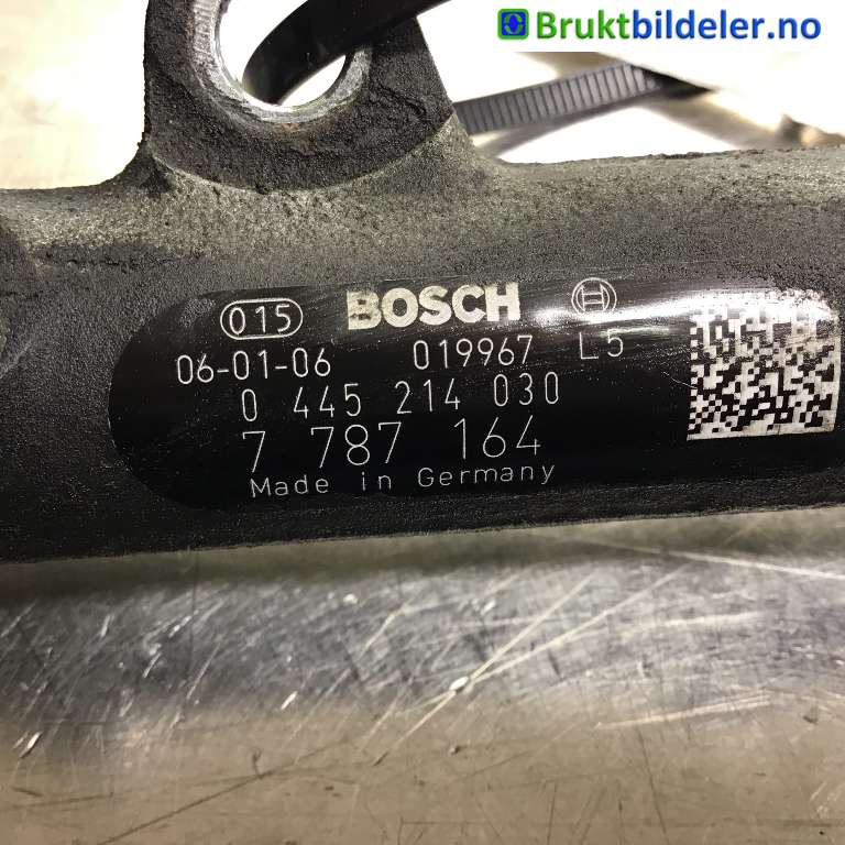 Dyseskinne (fuelrail) til BMW 1-Serie 2004-2011 (E81/E82/E87/E88) (E81/E82/E87/E88) (BMW|13 53 7 787 164|0 445 214 030|)