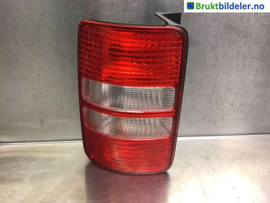Baklykt venstre til VW Caddy 2010-2015 (Type III, Fase 2)  (VOLKSWAGEN|2K0 945 111 A|)