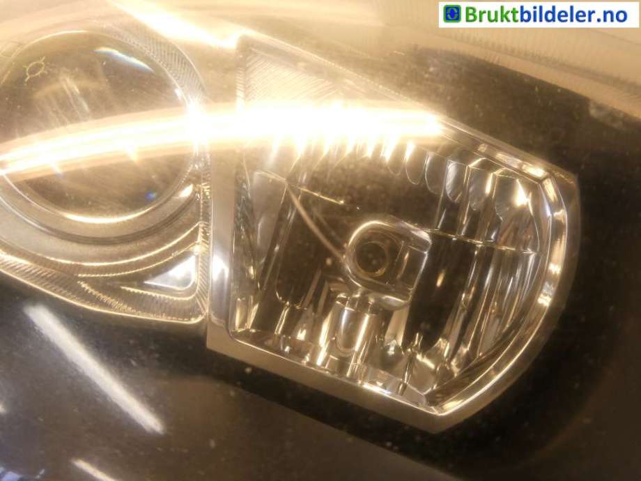 Frontlykt høyre halogen til Mitsubishi Lancer 2008-2017 (MITSUBISHI|80030AR|)