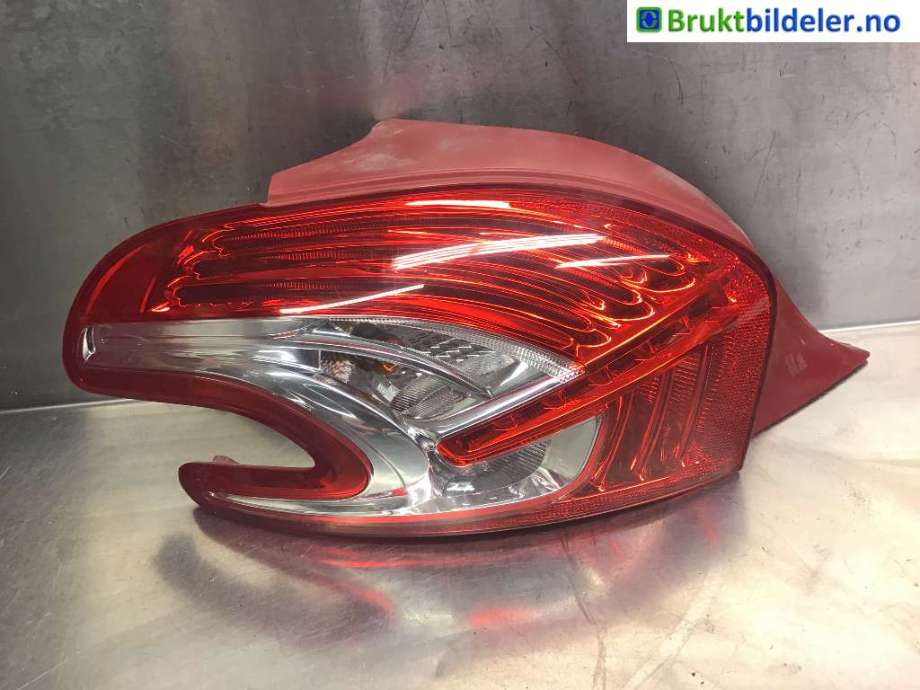 Baklykt venstre til Peugeot 208 2012-2019 (Type I)  (PEUGEOT|96 726 282 80|)