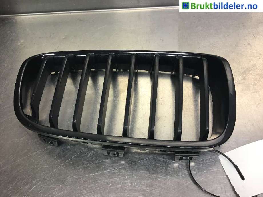 Grill høyre til BMW 1-Serie, 2011-2015 (Fase 1) (F20/F21) (F20/F21) (BMW|7 239 022)