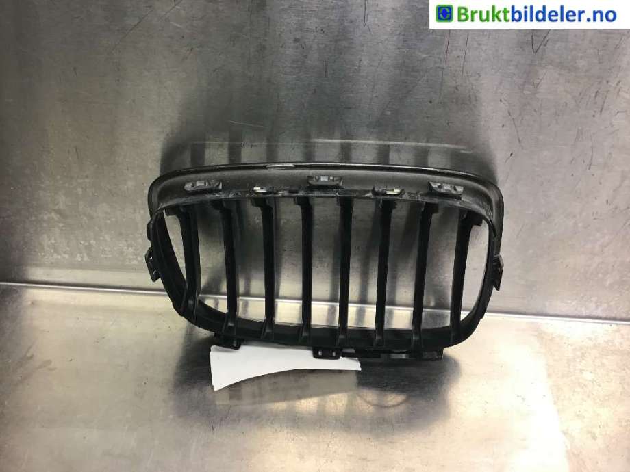 Grill venstre til BMW 1-Serie 2011-2015 (Fase 1) (F20/F21) (F20/F21) (BMW|7 239 021|)