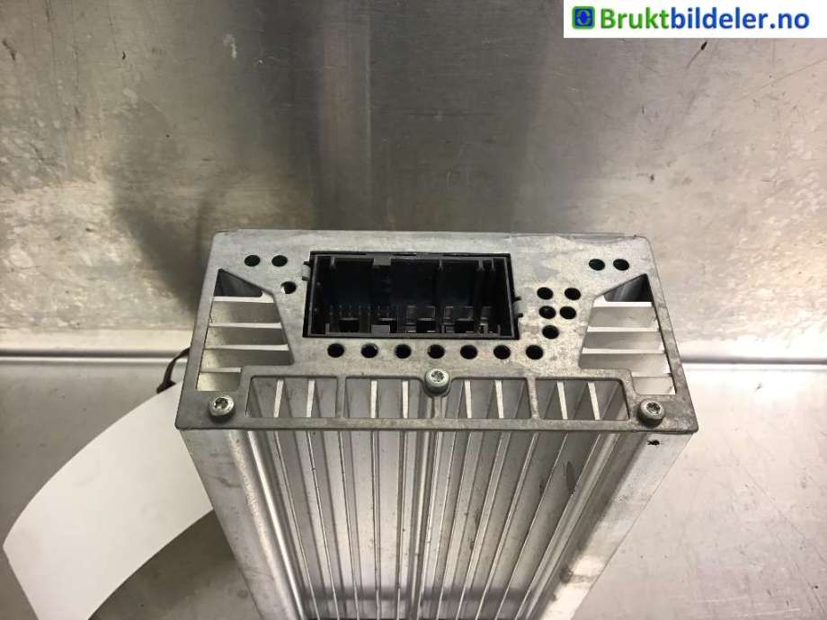 Bilstereo forsterker til BMW 5-Serie 2010-2017 (F10/F11) (F10/F11) (BMW|9 239 389|2175495|)