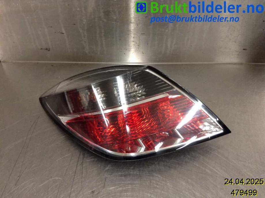 Baklykt venstre til Opel Astra H, 2004-2009  (OPEL|93183055)