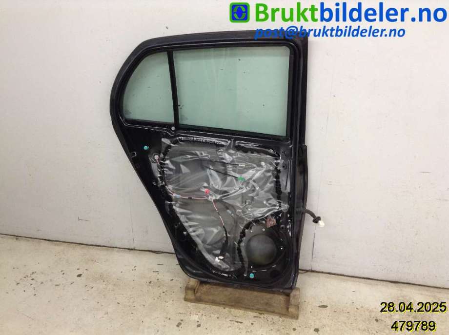 Dør venstre bak til Toyota Yaris 2006-2009 (Type II, Fase 1)  (TOYOTA|67004 0D110|)