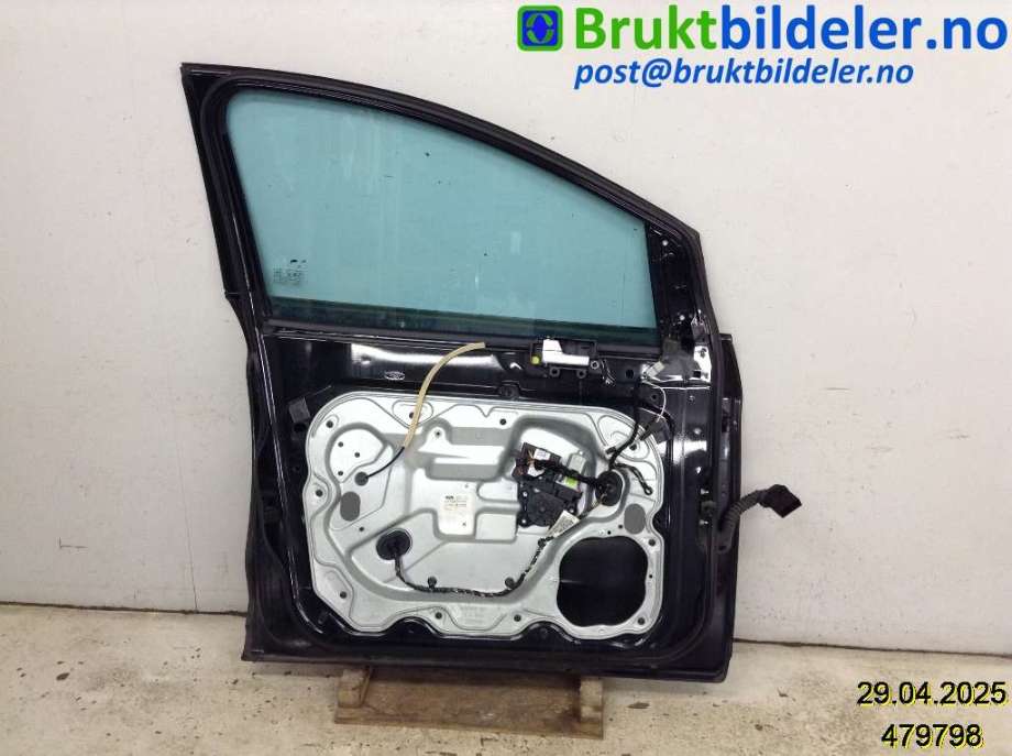 Dør venstre foran til Ford Kuga 2008-2012 (Type I) (FORD|P8V41-S20125-AC|1712679|)