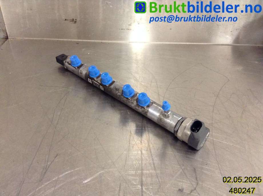 Dyseskinne (fuelrail) til BMW X1, 2009-2015 (E84) (E84) (BMW|7 809 127-04)
