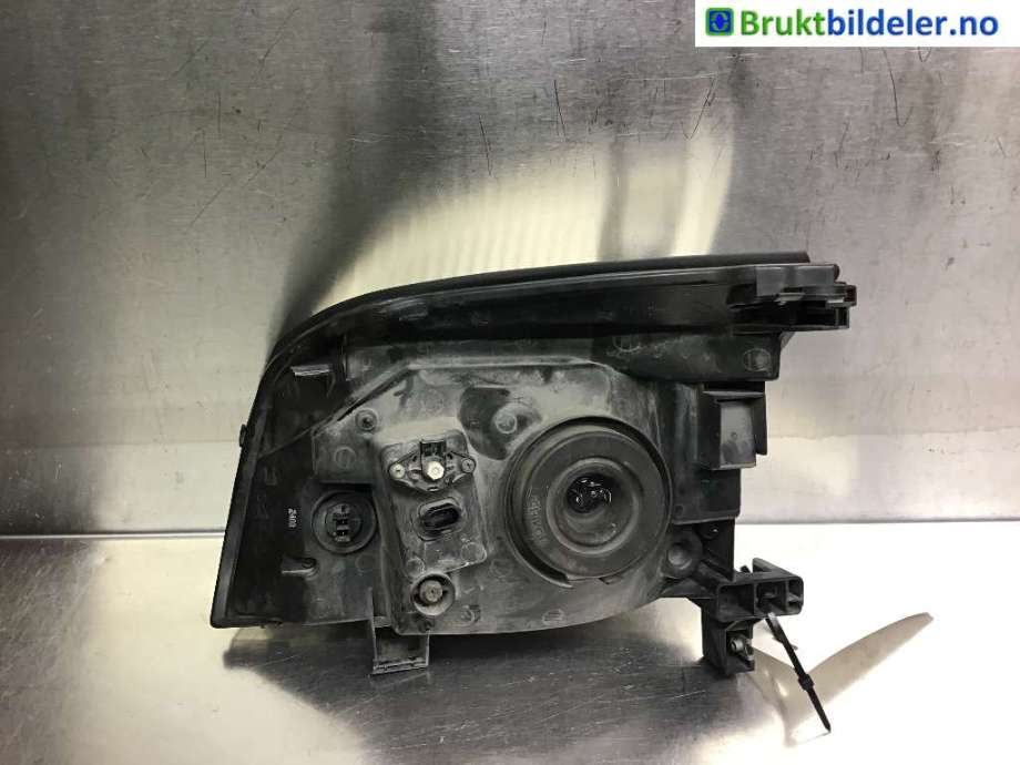 Frontlykt høyre halogen til Nissan X-Trail 2002-2007 (T30) (T30) (260108H925|)