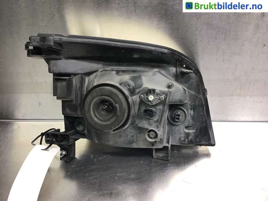 Frontlykt venstre halogen til Nissan X-Trail 2002-2007 (T30) (T30) (26060 8H925|)