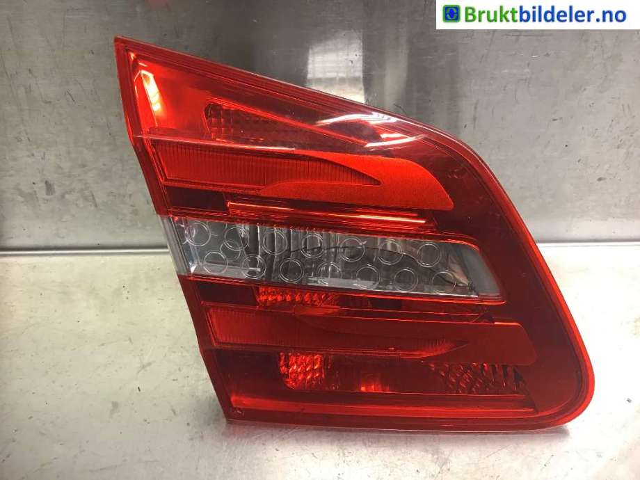 Baklykt venstre indre til Mercedes B-Klasse, 2011-2018 (W246) (W246) (MERCEDES|A 246 906 63 00)