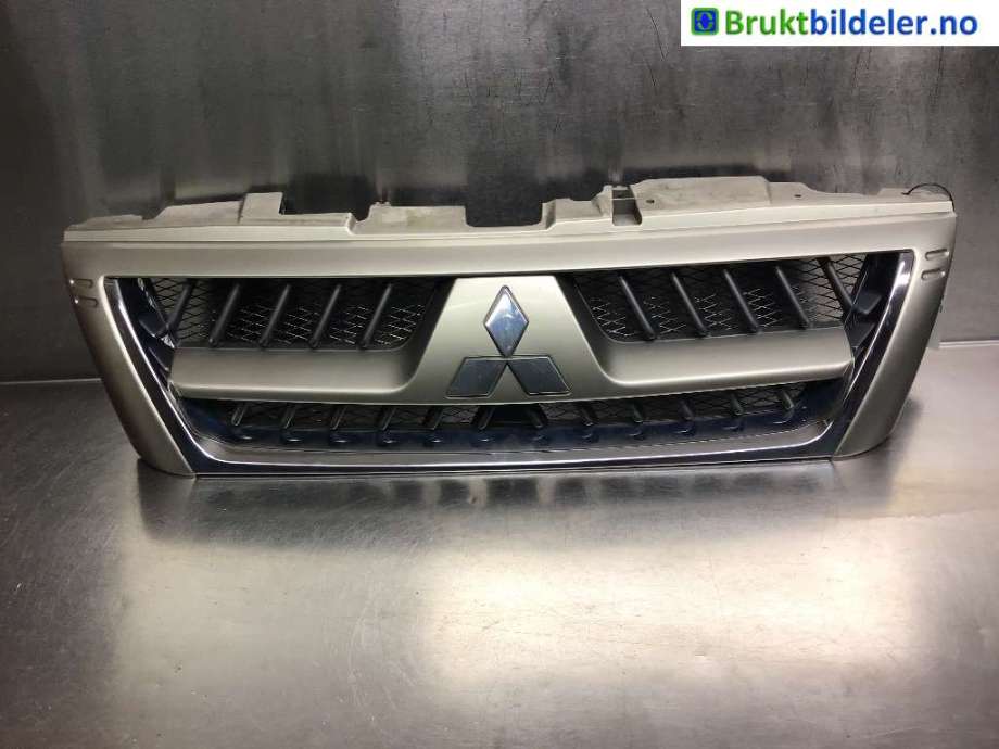 Grill til Mitsubishi Pajero 2000-2006 (Type III) (MITSUBISHI|7450A018YA||MN117713/4)