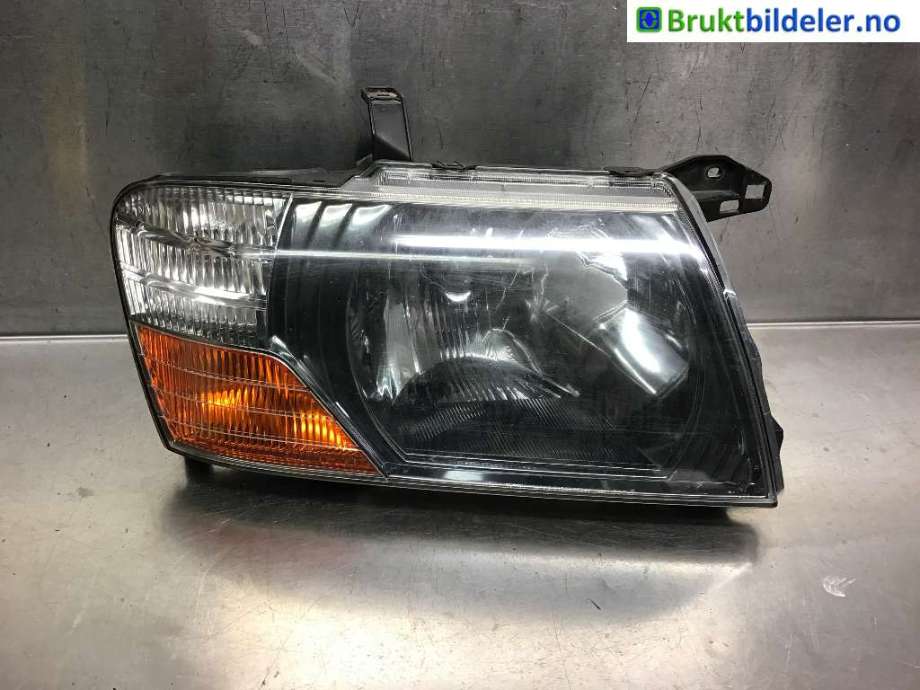 Frontlykt høyre halogen til Mitsubishi Pajero, 2000-2006 (Type III)  (MITSUBISHI|8301A326)