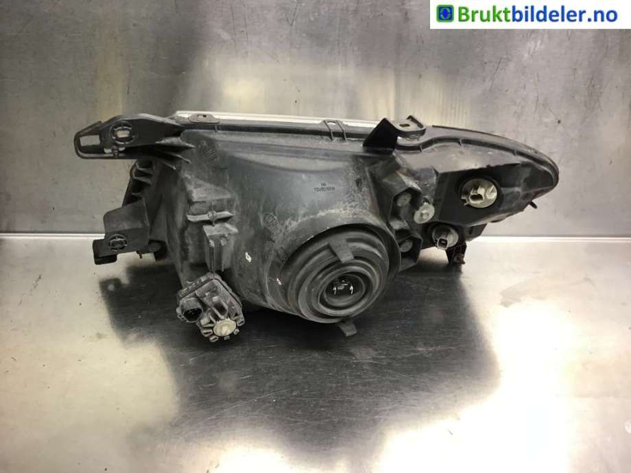 Frontlykt høyre halogen til Mitsubishi Pajero 2000-2006 (Type III)  (MITSUBISHI|8301A326|)