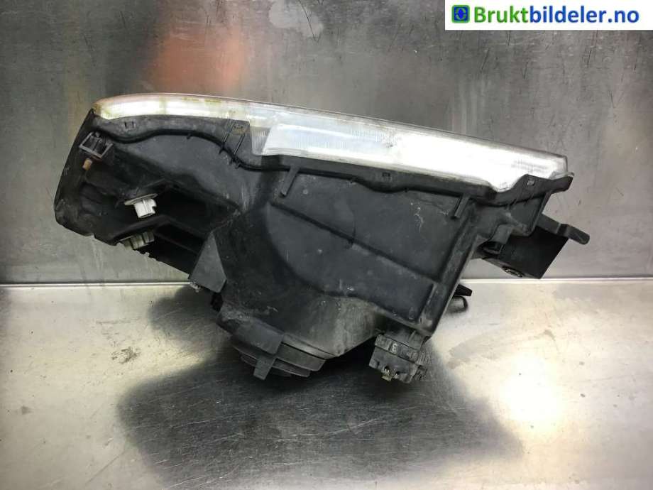 Frontlykt høyre halogen til Mitsubishi Pajero 2000-2006 (Type III)  (MITSUBISHI|8301A326|)