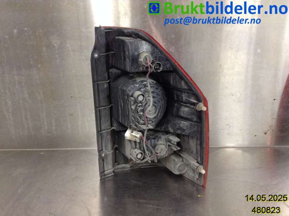 Baklykt venstre til Mitsubishi Pajero 2000-2006 (Type III)  (MITSUBISHI|)