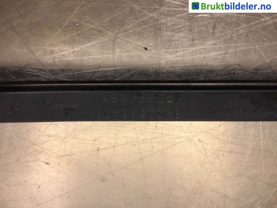 Viskerarmer frontrute til Opel Vivaro A 2006-2014 (OPEL|7700311582|)
