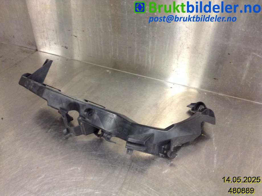 Frontlyktehus til BMW 3-Serie 2005-2011 (E90/E91/E92/E93) (E90/E91/E92/E93) (BMW|51 64 7 138 401|)