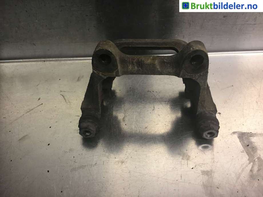 Bremsecaliper brakett til VW Caddy, 2015-2020 (Type III, Fase 3)  (VOLKSWAGEN|5Q0 615 425 A)