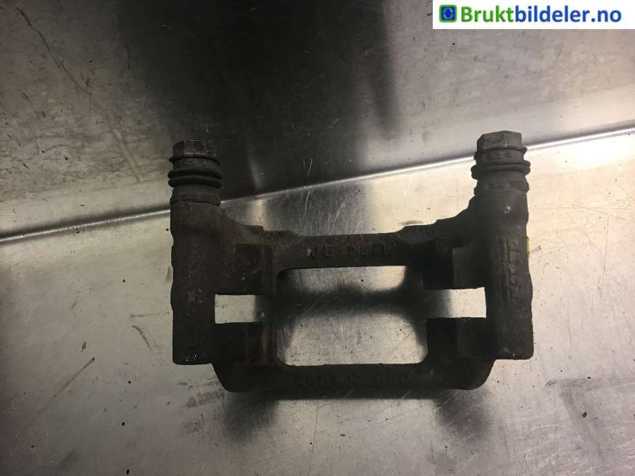 Bremsecaliper brakett til VW Caddy 2015-2020 (Type III, Fase 3)  (VOLKSWAGEN|5Q0 615 425 A|)
