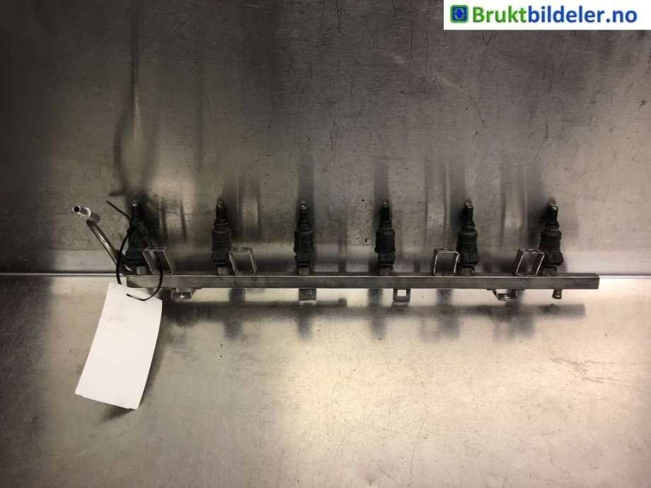 Dyseskinne (fuelrail) til BMW 5-Serie 2003-2010 (E60/E61) (E60/E61) (BMW||13 53 7 546 244|7 541 453)