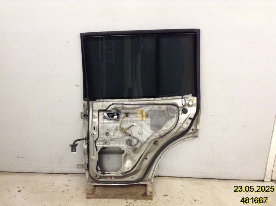 Dør høyre bak til Mitsubishi Pajero 2000-2006 (Type III)  (MITSUBISHI|MN150368|)