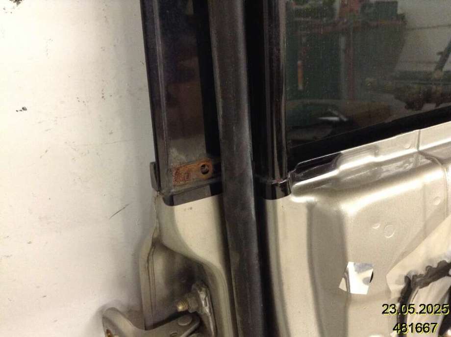 Dør høyre bak til Mitsubishi Pajero 2000-2006 (Type III)  (MITSUBISHI|MN150368|)