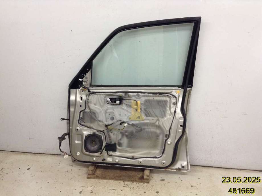 Dør høyre foran til Mitsubishi Pajero 2000-2006 (Type III)  (MITSUBISHI|MN161226|)