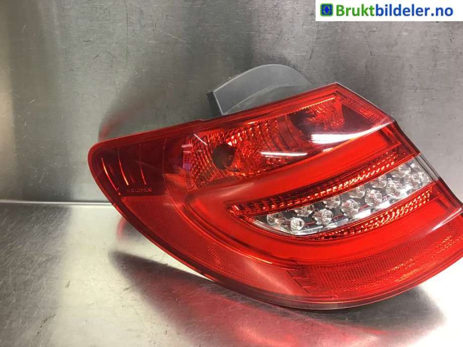 Baklykt venstre til Mercedes B-Klasse 2011-2018 (W246) (W246) (MERCEDES|A 246 820 05 64|)