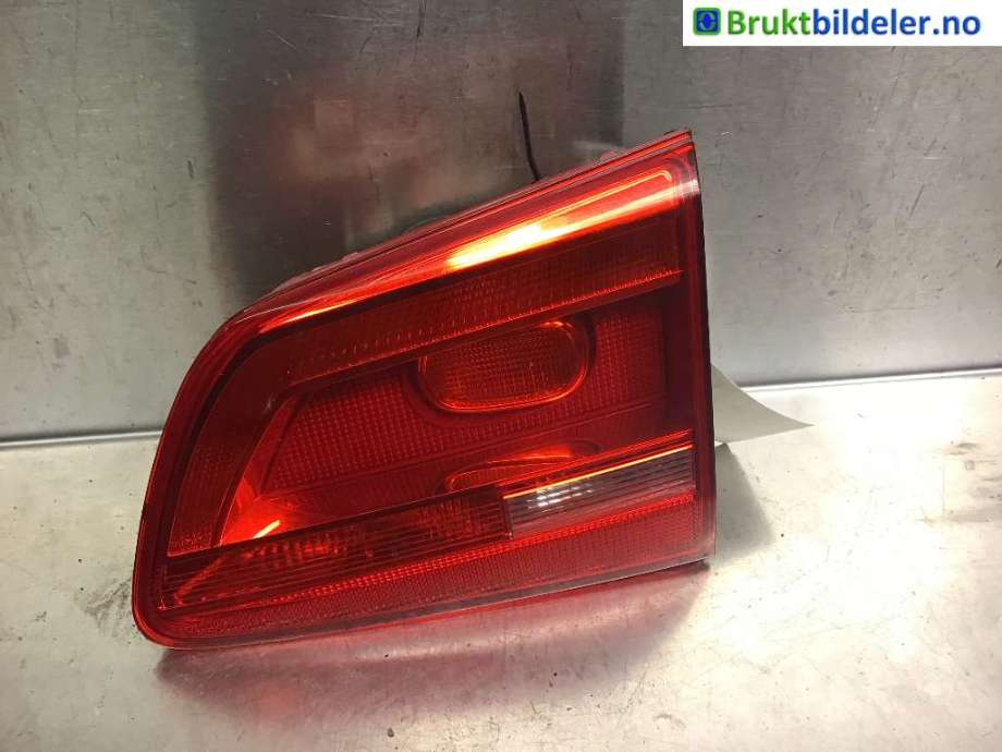 Baklykt høyre indre til VW Touran 2010-2015 (Type I, Fase 3)  (VOLKSWAGEN|1T0 945 094 A|)