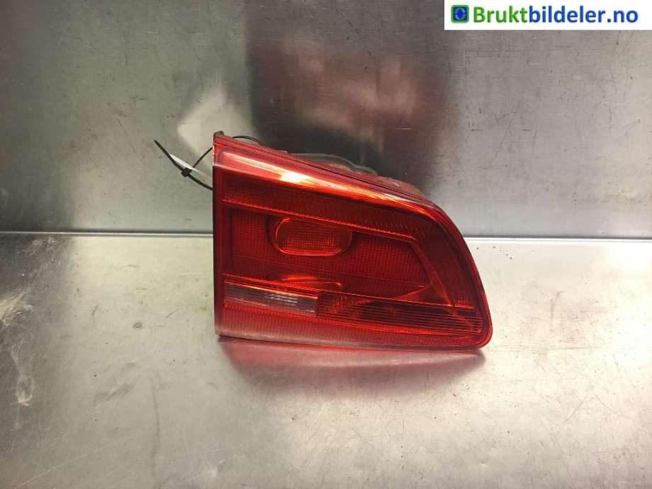 Baklykt venstre indre til VW Touran 2010-2015 (Type I, Fase 3)  (VOLKSWAGEN|1T0 945 093|)