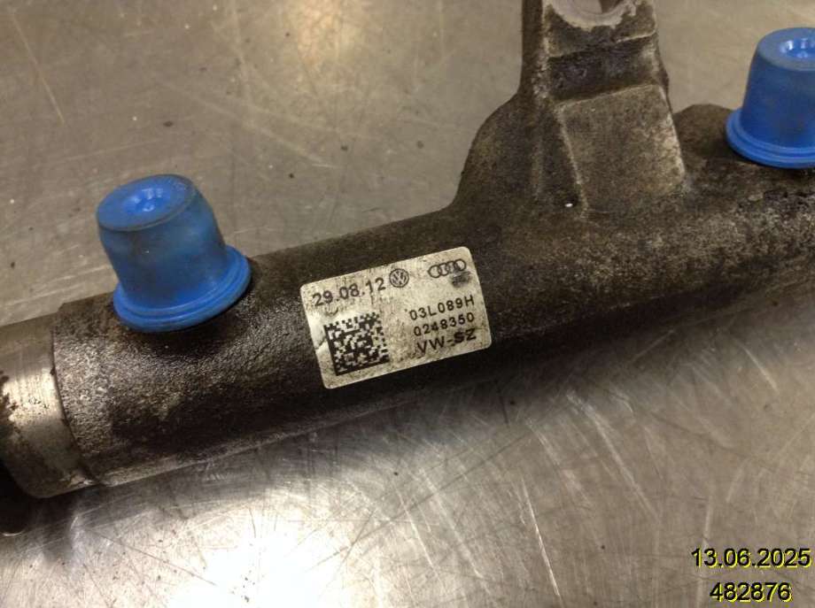 Dyseskinne (fuelrail) til Škoda Octavia 2009-2013 (Type II, Fase 2)  (SKODA|03L 130 089 H||03L 906 054 A)
