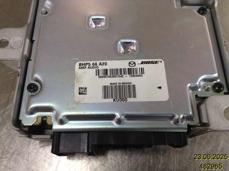 Bilstereo forsterker til Mazda 3 2013-2016 (Type III, Fase 1)  (MAZDA|BHR1 66 A20|)