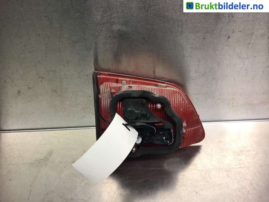 Baklykt høyre indre til VW Touran 2010-2015 (Type I, Fase 3)  (VOLKSWAGEN|1T0 945 094 A|)