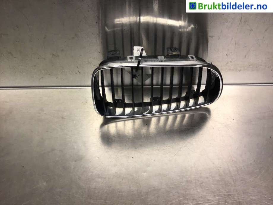 Grill høyre til BMW 1-Serie, 2004-2011 (E81/E82/E87/E88) (E81/E82/E87/E88) (BMW|51 13 7 166 440)