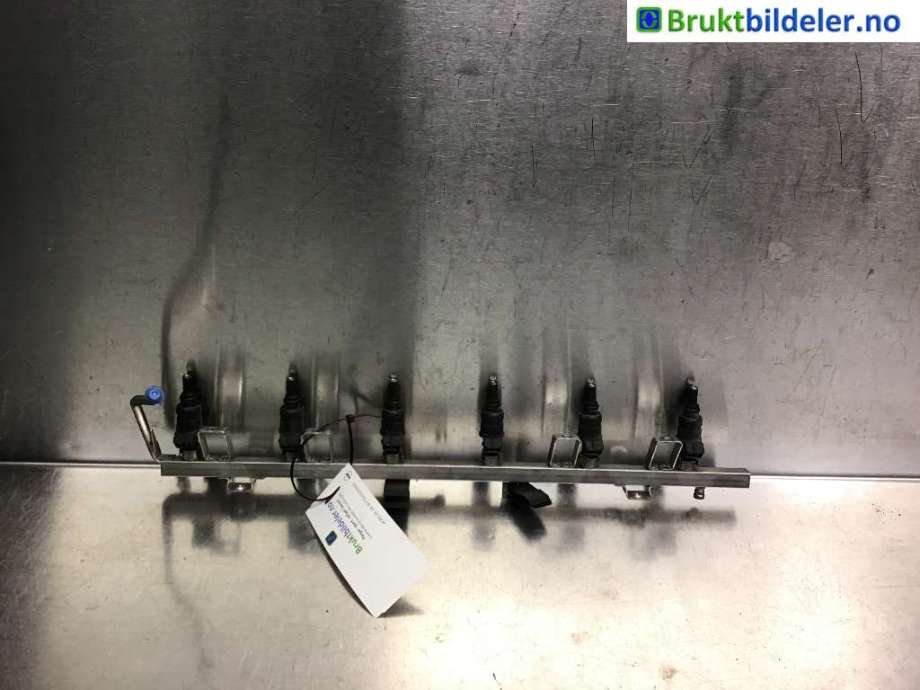 Dyseskinne (fuelrail) til BMW 5-Serie, 2003-2010 (E60/E61) (E60/E61) (BMW|13 53 7 541 452)