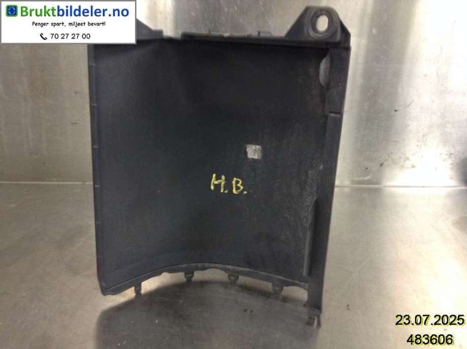 Støtfangerving høyre bak til VW Transporter / Caravelle 2009-2015 (Fase 2) (T5) (T5) (VOLKSWAGEN|7H0 807 322 D|)