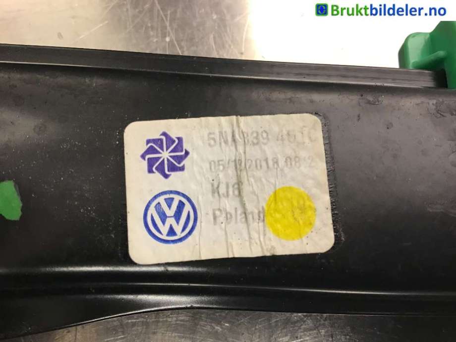 Ruteheis til VW Tiguan, 2016-2020 (Type II, Fase 1)  (VOLKSWAGEN|5NA 839 461 C)