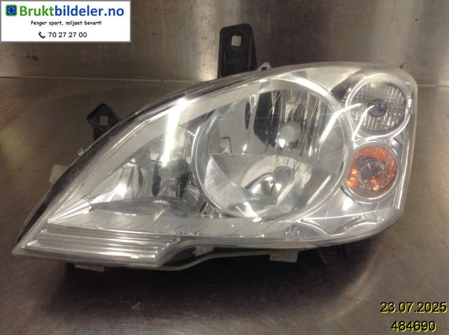 Frontlykt venstre halogen til Mercedes Vito/Viano 2010-2014 (Fase 2) (W639) (W639) (MERCEDES|A 639 820 18 61|1EG 009 627-01|)