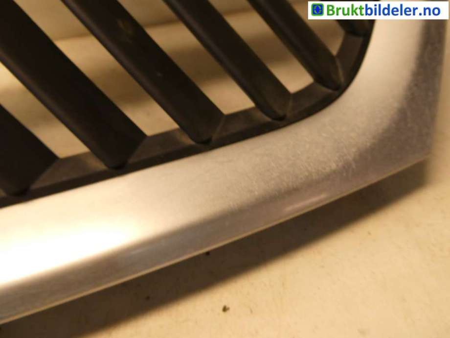 Grill til Mitsubishi Outlander 2007-2010 (Type II, Fase 1)  (MITSUBISHI|7450A037XA|)
