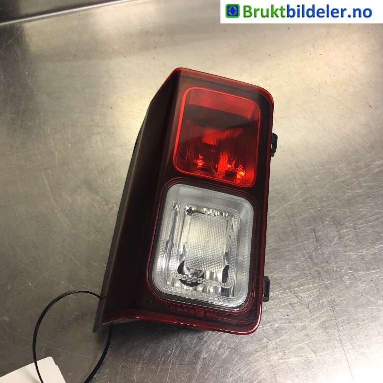 Baklykt fra støtfanger til Opel Vivaro B, 2014-2019  (OPEL|93457898)