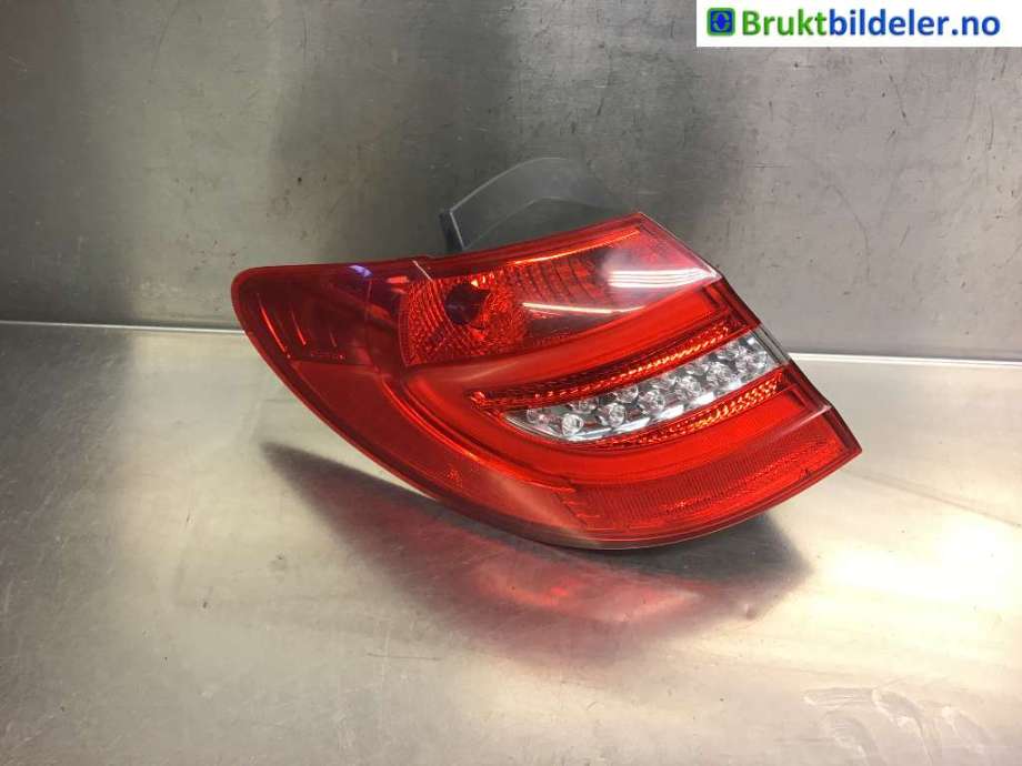 Baklykt venstre til Mercedes B-Klasse 2011-2018 (W246) (W246) (MERCEDES|A 246 820 05 64|)