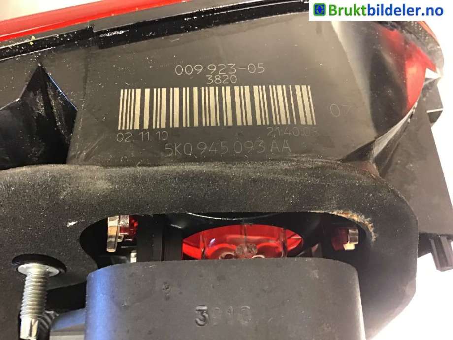 Baklykt venstre indre til VW Golf VI 2008-2012  (VOLKSWAGEN|5K0 945 093 AA|)