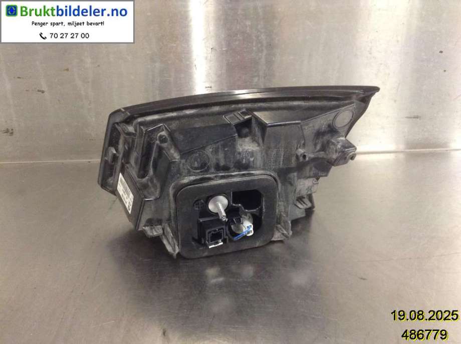 Baklykt venstre indre til Peugeot 5008 2017-->> (Type II)  (PEUGEOT|9811027880|81580101|)