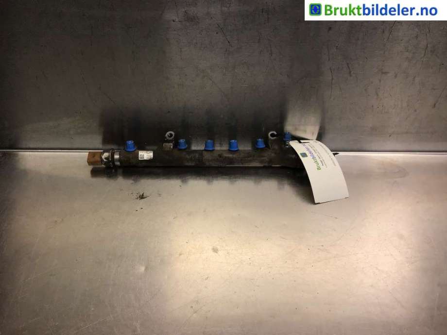 Dyseskinne (fuelrail) til VW Touran 2010-2015 (Type I, Fase 3)  (VOLKSWAGEN|03L 130 764 A||48B 136 640A)