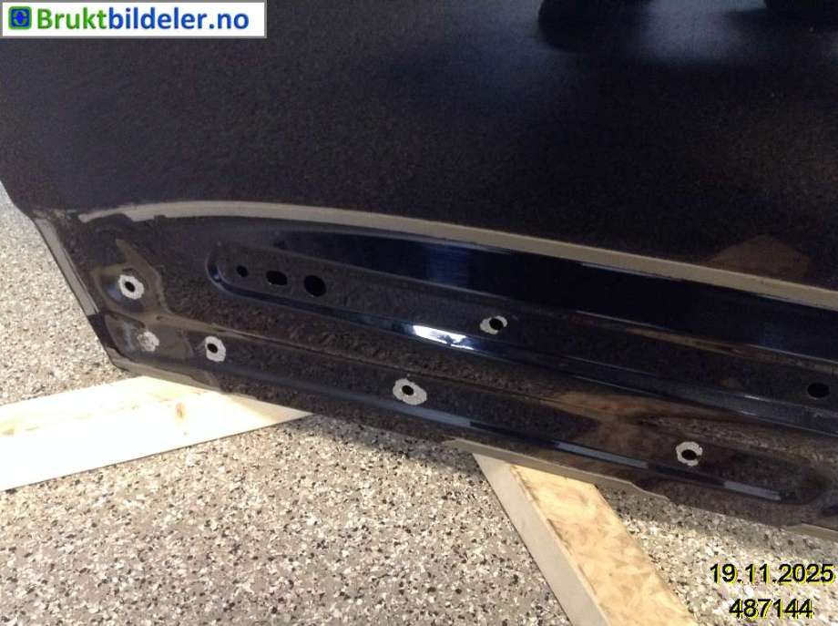 Dør høyre bak til VW Tiguan 2007-2011 (Type I, Fase 1)  (VOLKSWAGEN|5N0 833 056 A|)